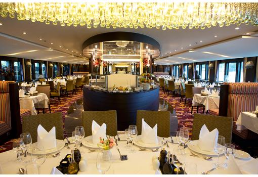 El Restaurante Principal con sus Cristaleras Panorámicas